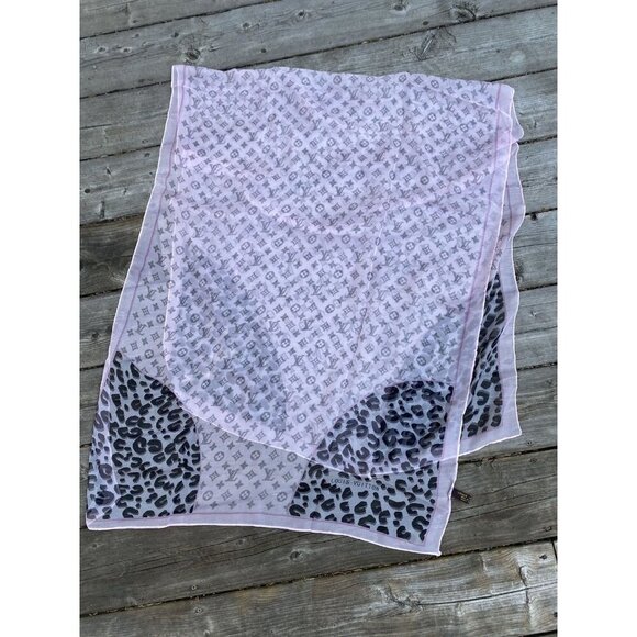 Pink 100% Silk Louis Vuitton Monogram Scarf - Picture 16 of 16